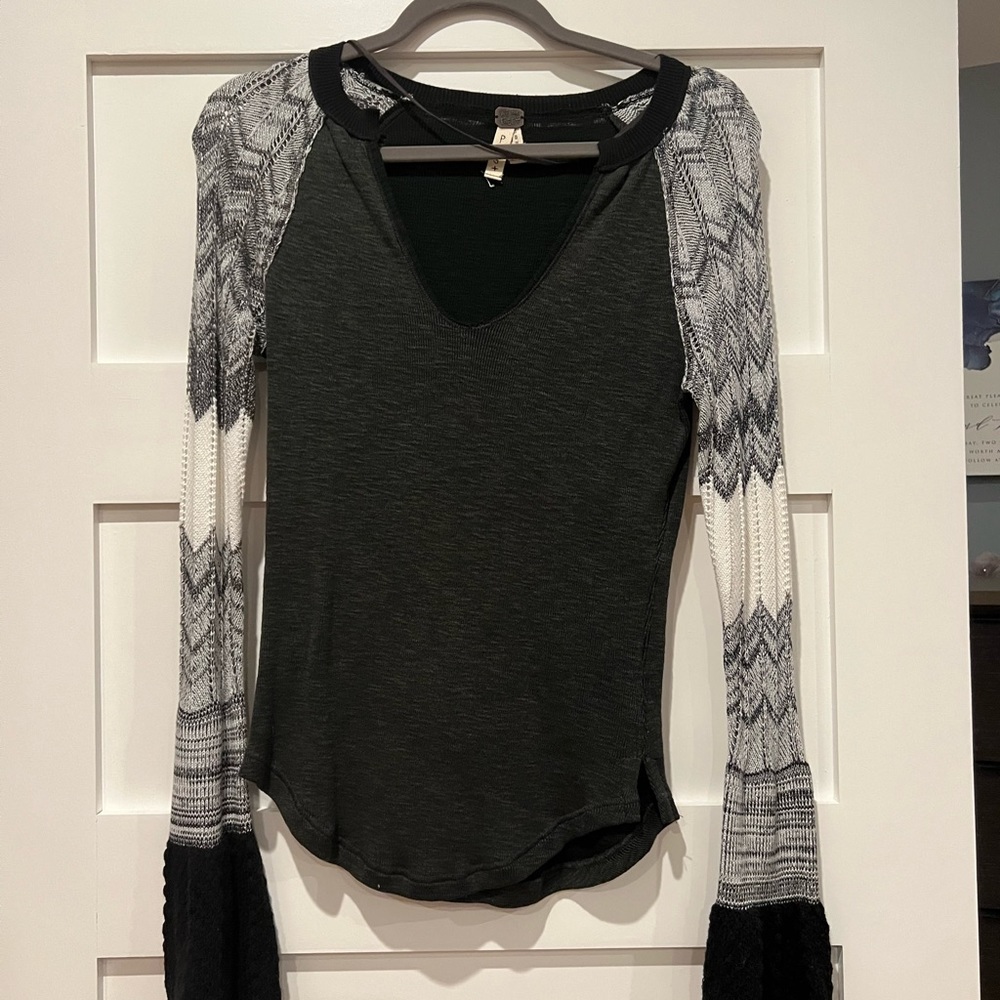Free People sweater size small